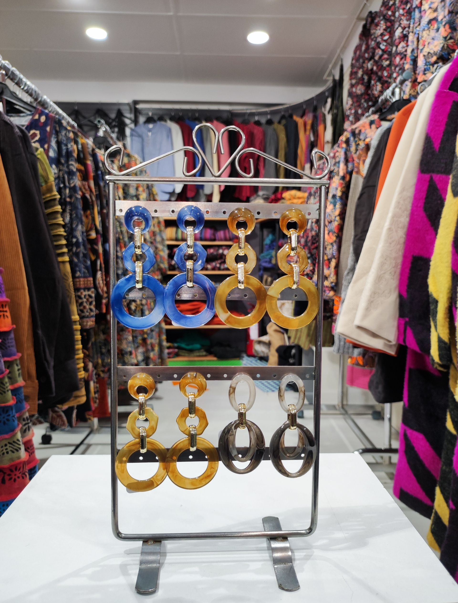 Selection de boucles d'oreilles rondes en résine