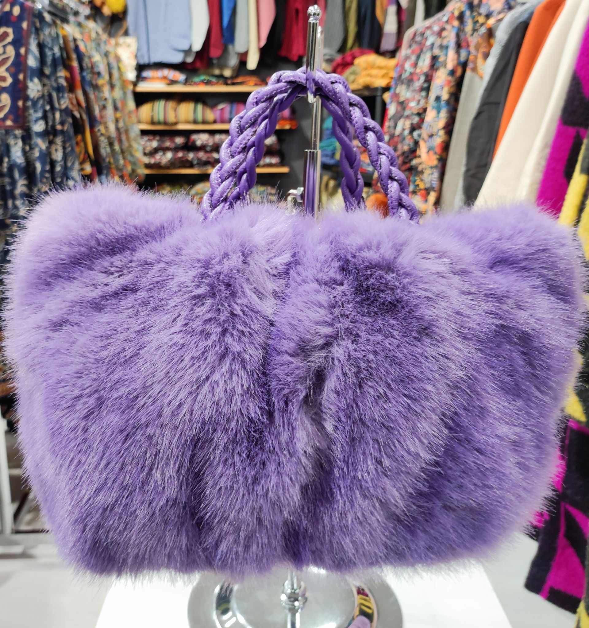 Sac en fourure violet