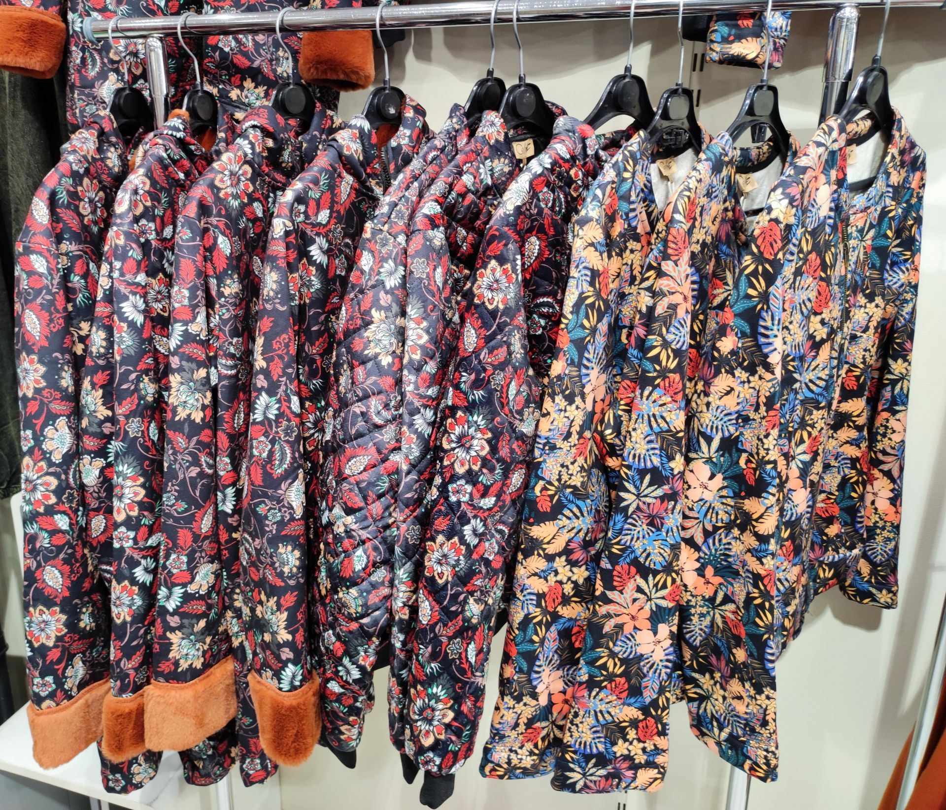 Manteaux avec des motifs fleuraux