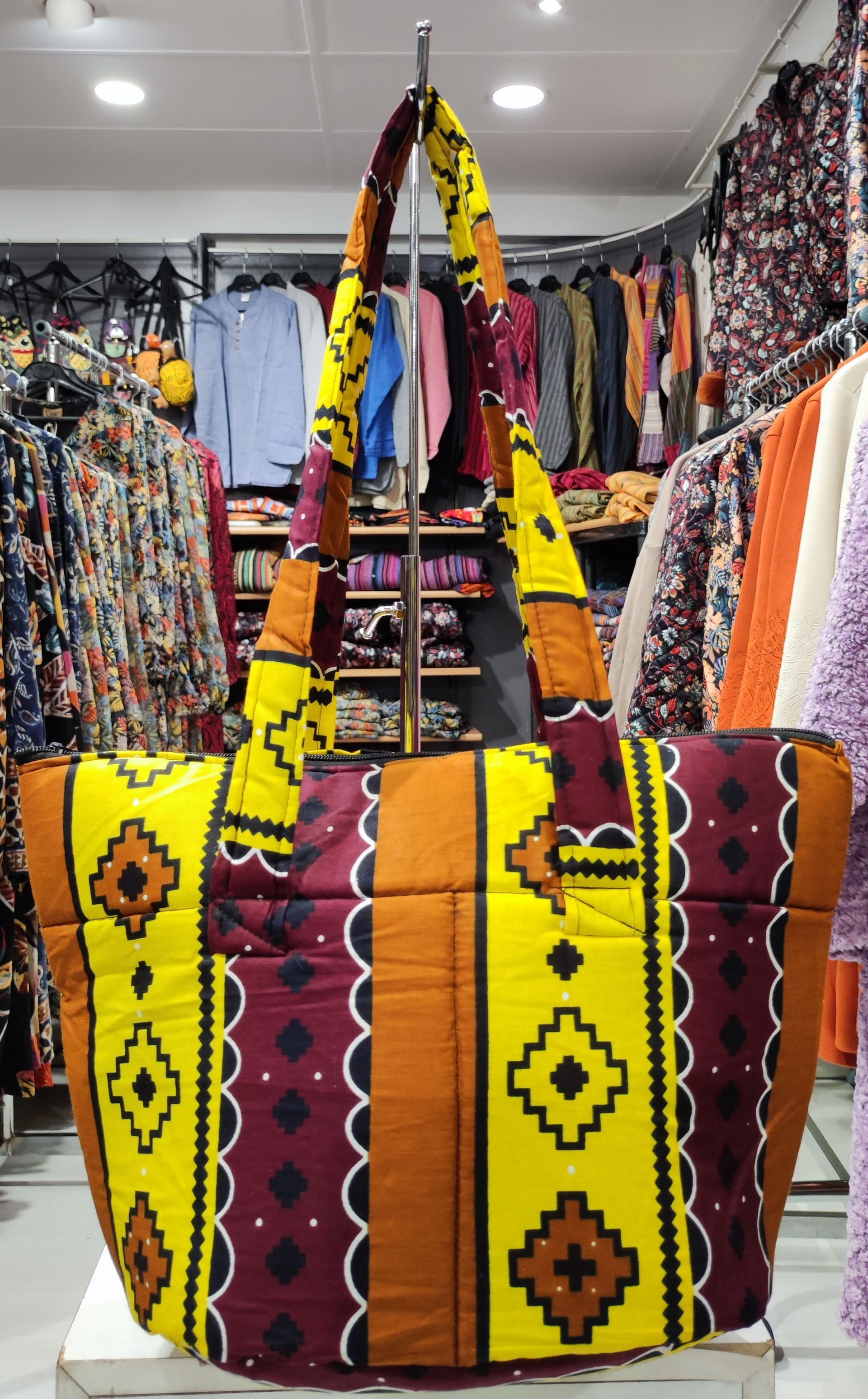 Sac à mains motif africain géométrique marron, jaune et orange