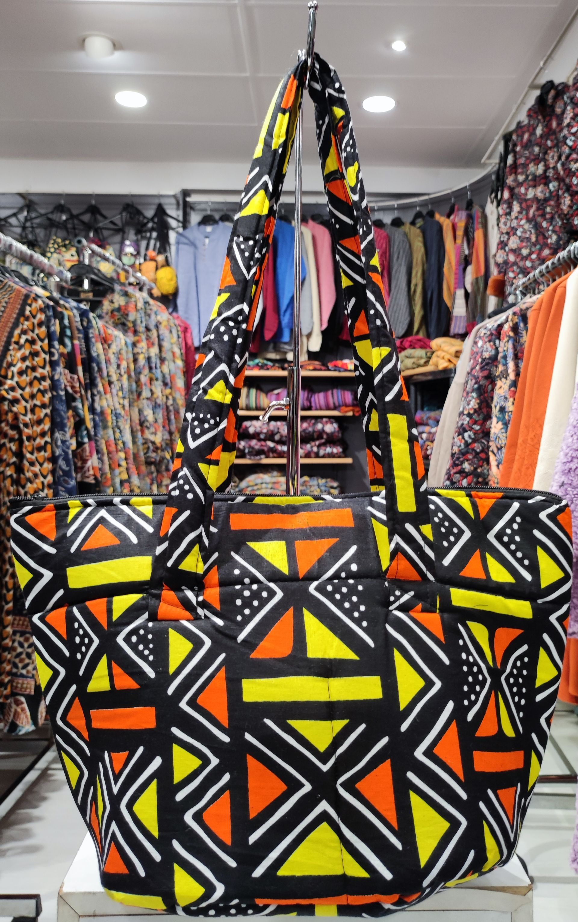 Sac à mains motif africain géométrique noir, jaune et orange