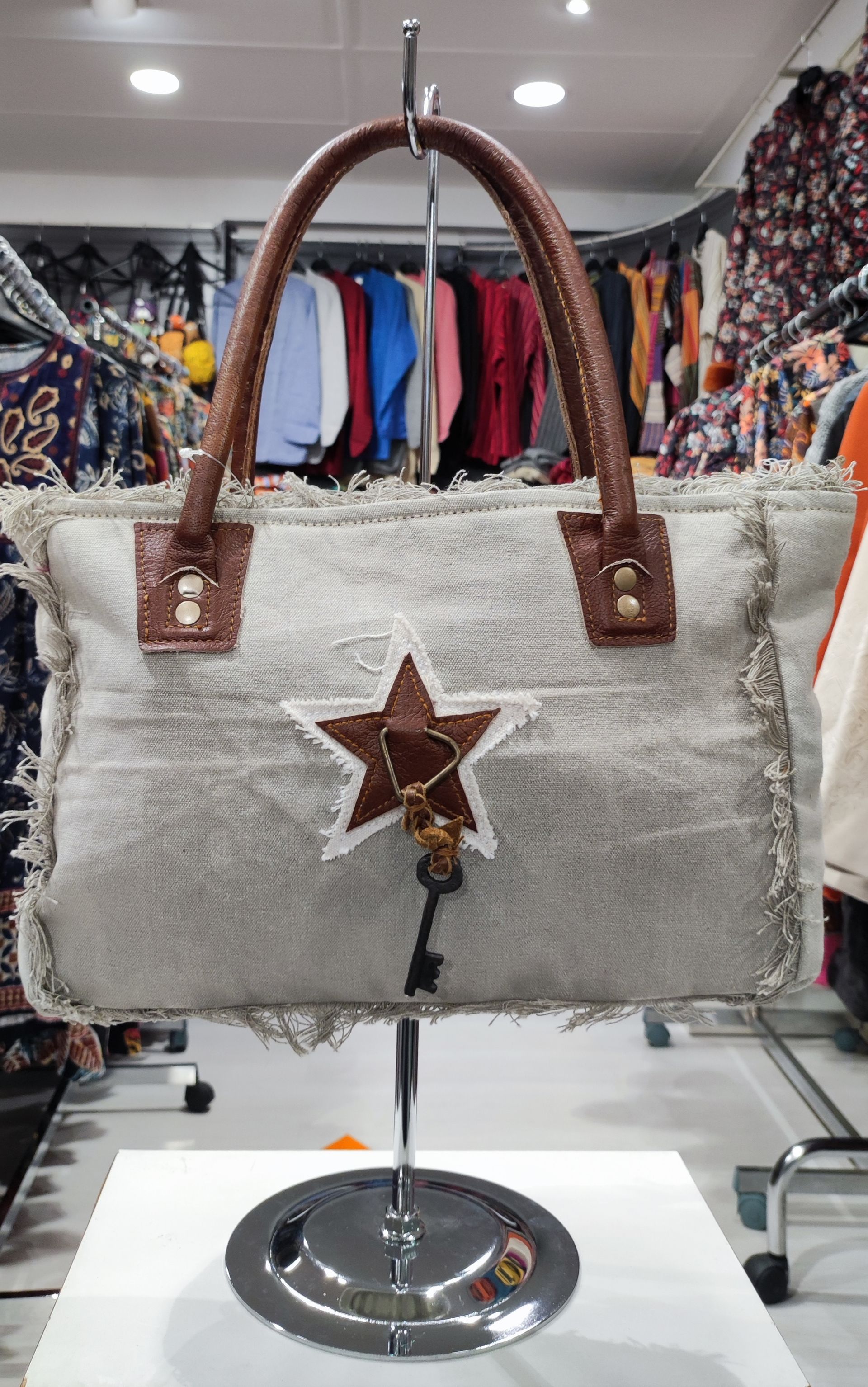 Grand sac à mains avec étoile et clés