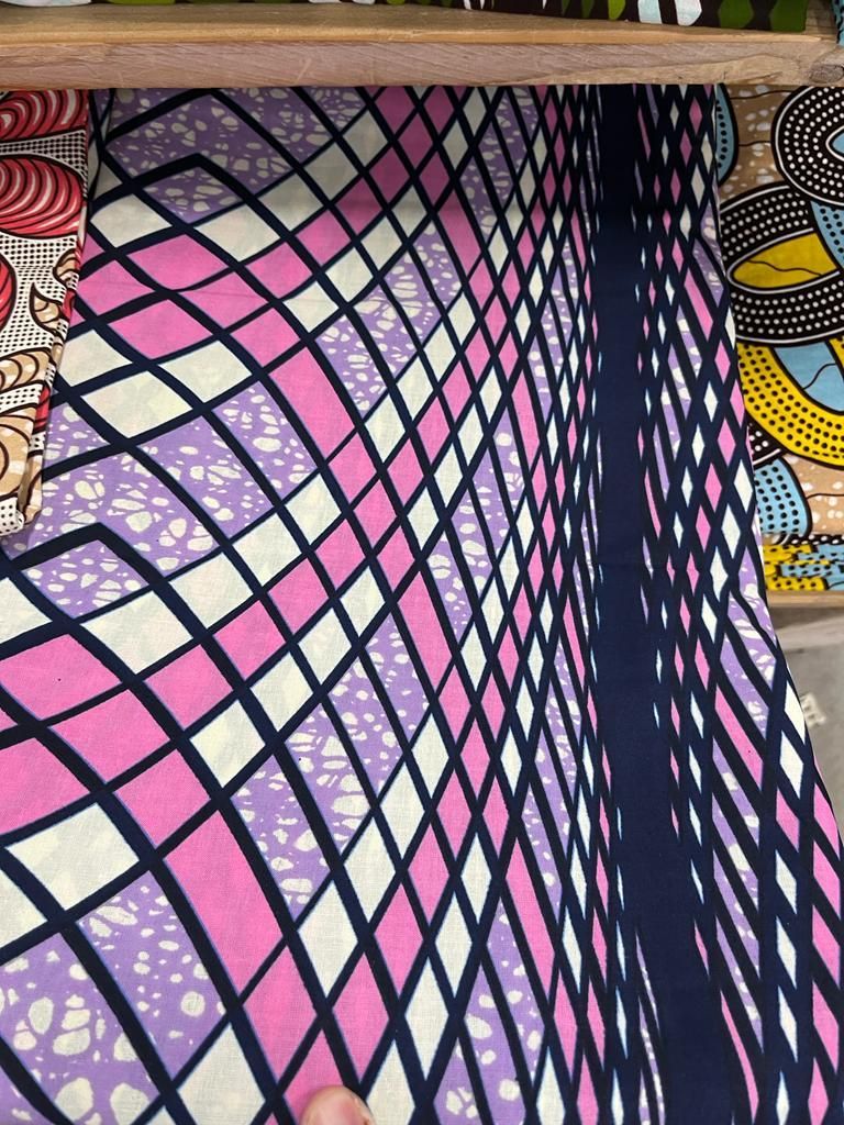 Tissu motif petit carré rose, violet et blanc