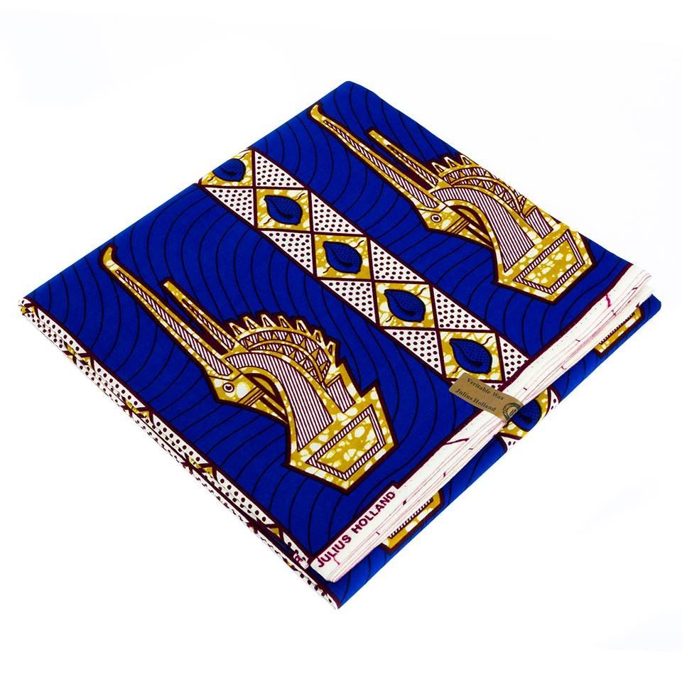 Tissu bleu foncé avec motif blanc et doré