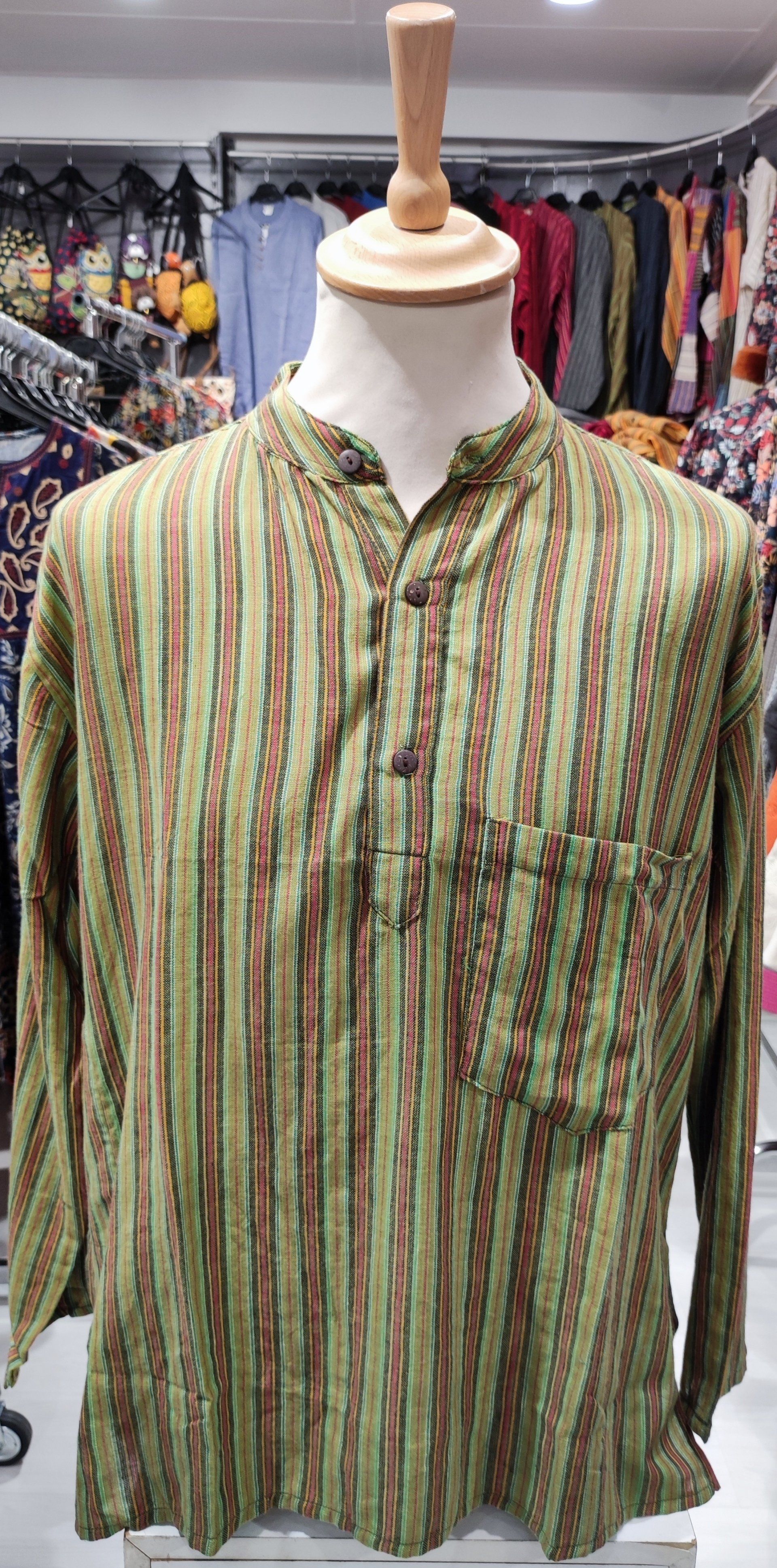 Chemise à rayures verte et rouge