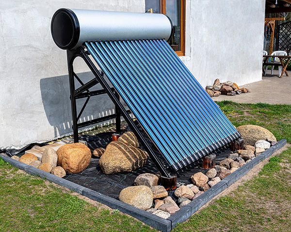 Photographie d'un panneau solaire relié aux radiateurs