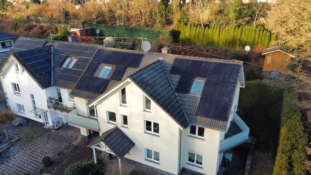 Projekt | Photovoltaikanlagen auf Dach eines Mehrfamilienhauses