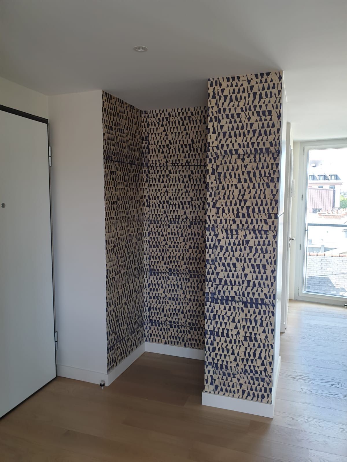 Papier peint graphique dans pour un espace étroit