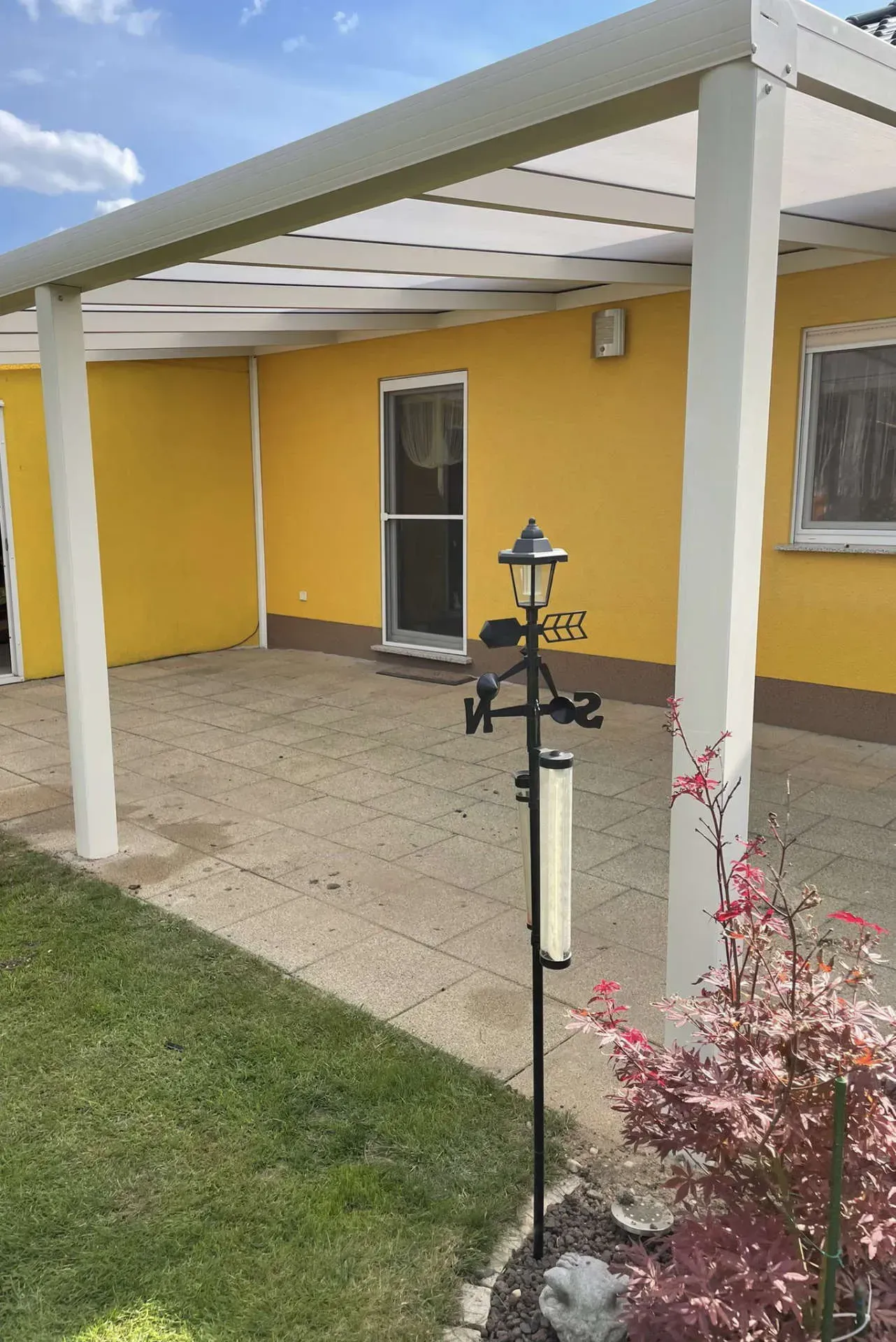 Referenzbild: Pergola aus Holz über der Terasse