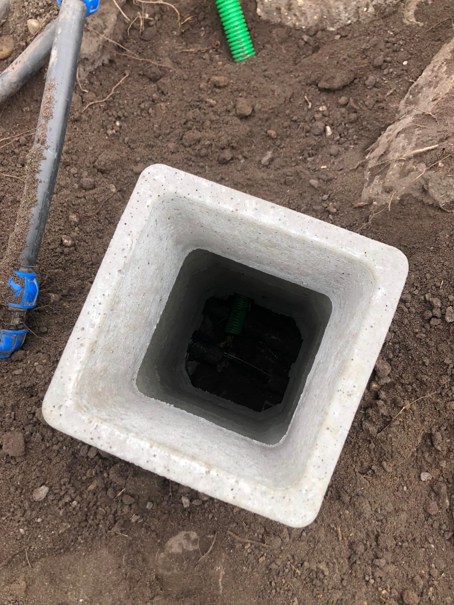 Regard entouré de terre