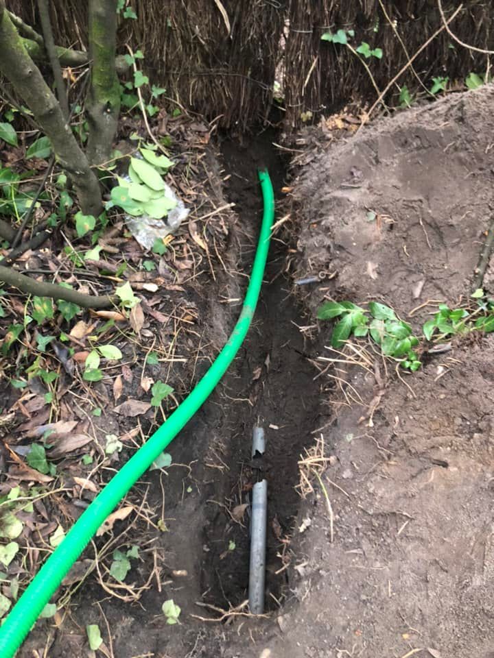 Tranchée avec fil vert