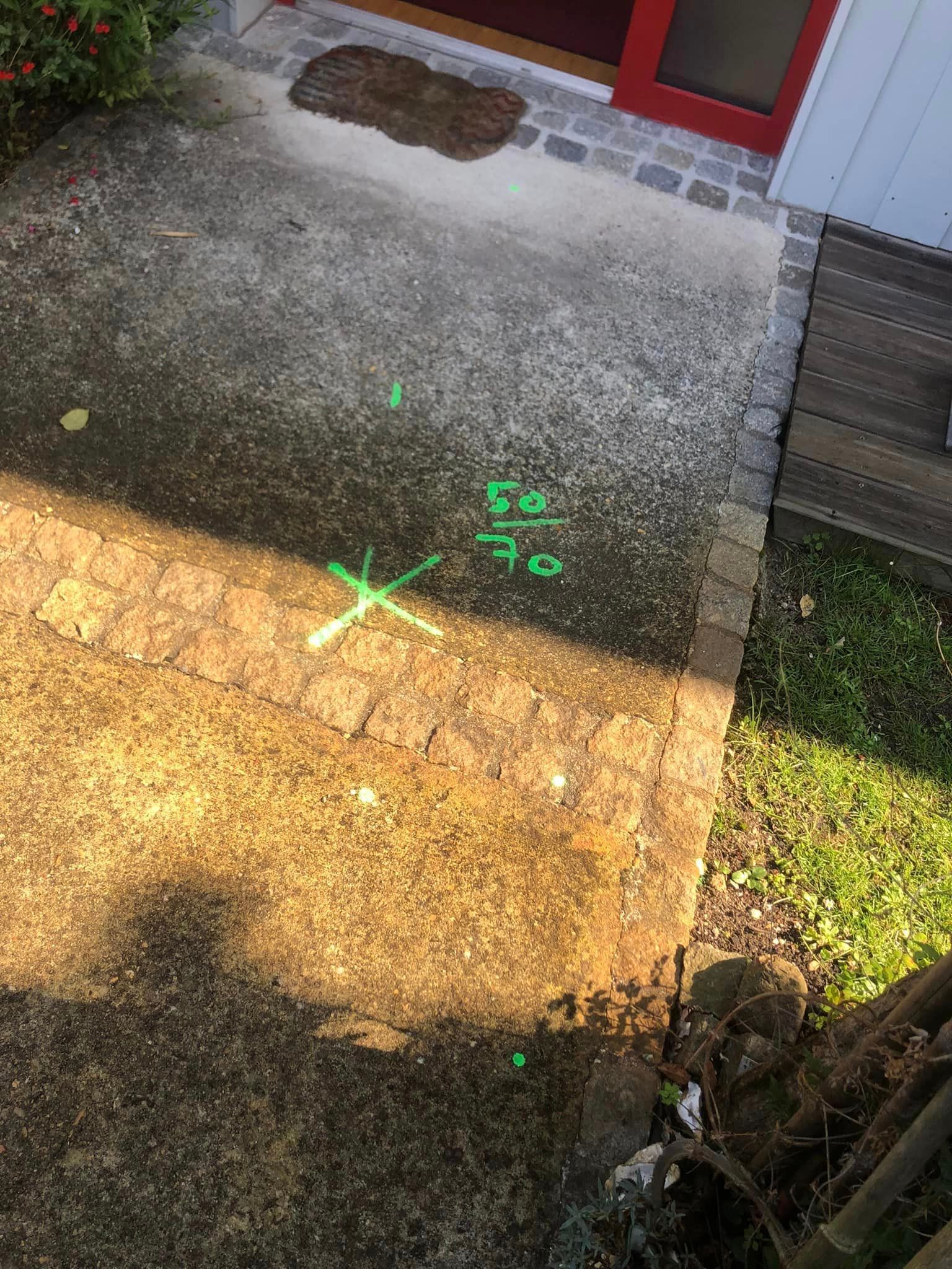 Croix verte sur terrasse