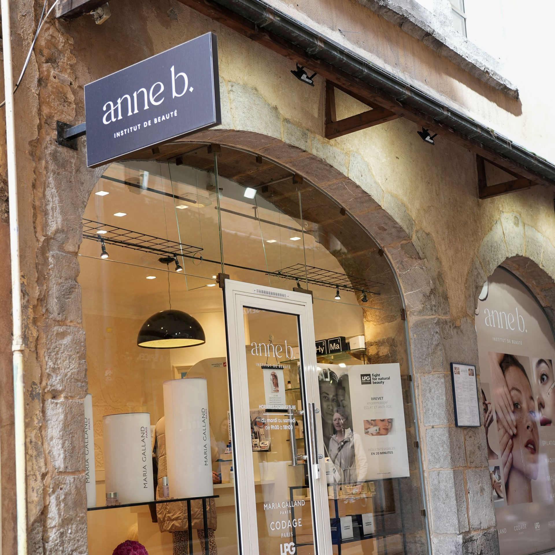 Porte d'entrée institut de beauté Anne B