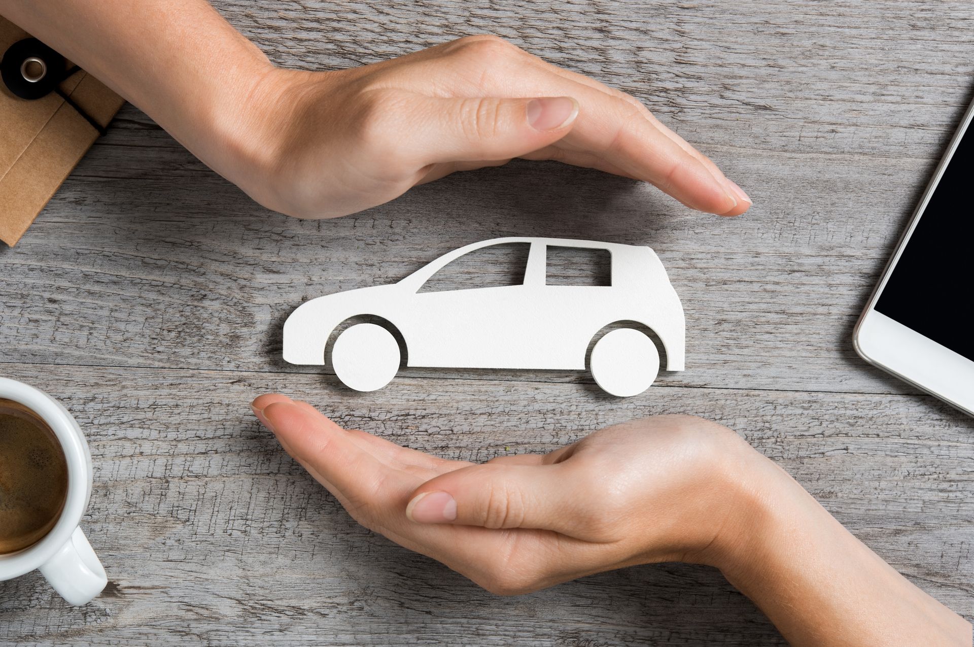Un véhicule entre les mains pour une assurance automobile