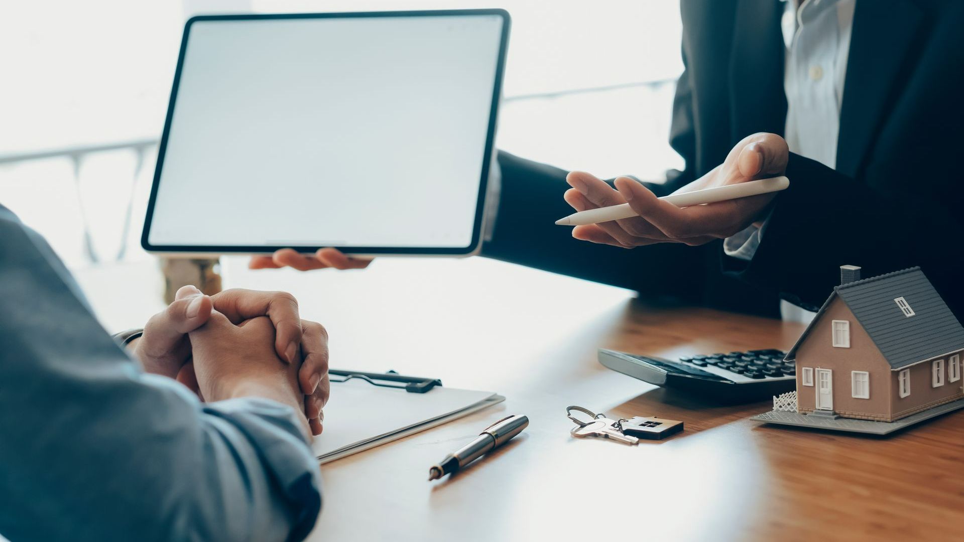 Un client avec son conseiller financier