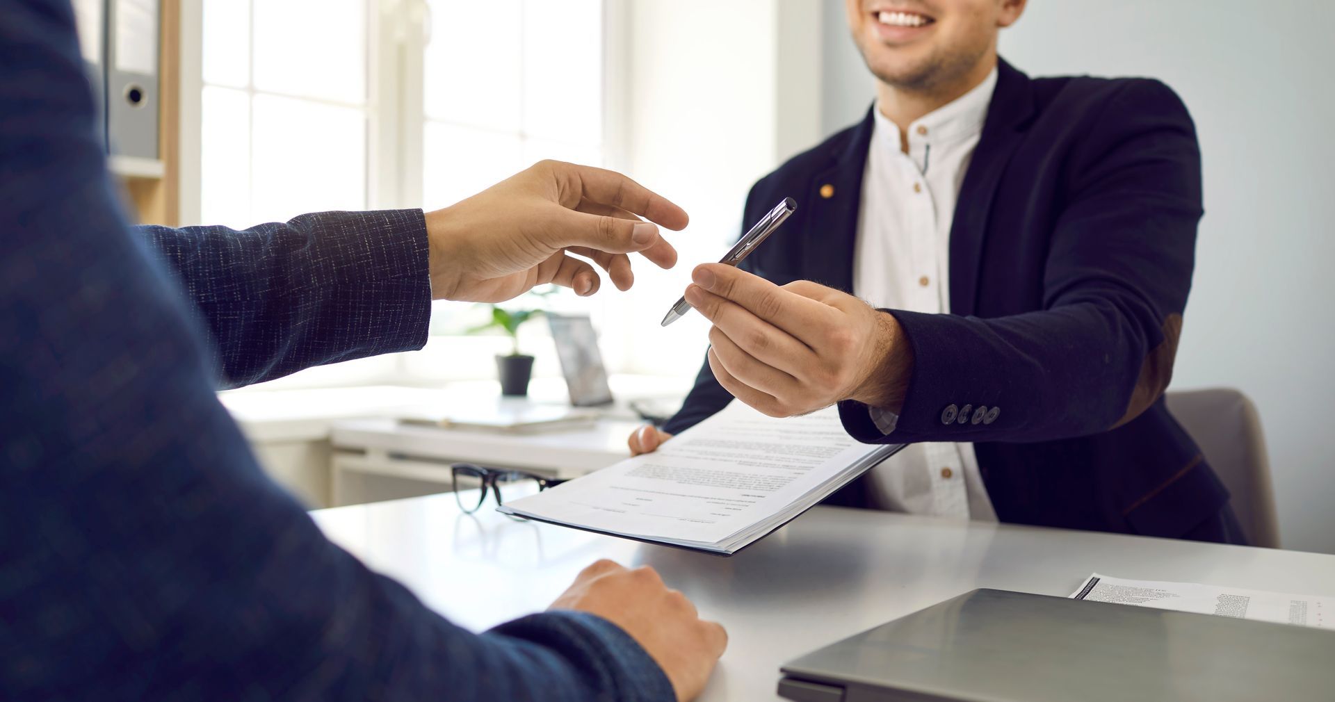 Un courtier fait signer son client pour un financement