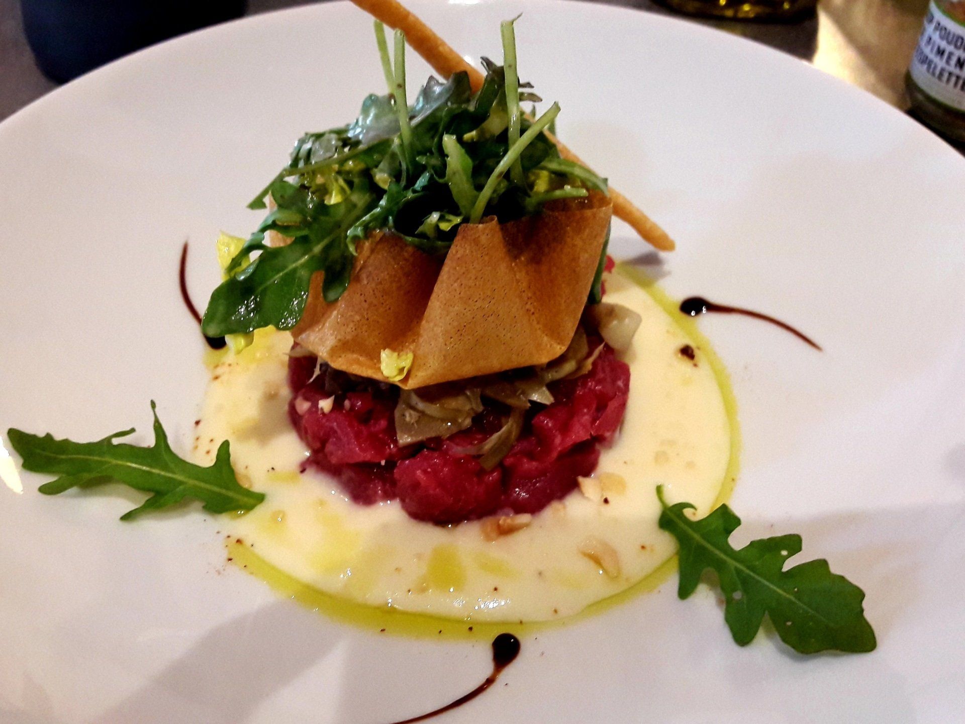 Tartare de boeuf et sauce crémeuse
