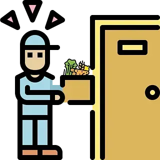 Un repartidor sostiene una caja de comida delante de una puerta.