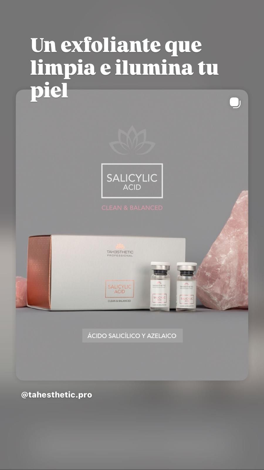 Exfoliante facial Saalique AOC en envase blanco sobre fondo gris con texto “Un exfoliante que limpia e ilumina tu piel”