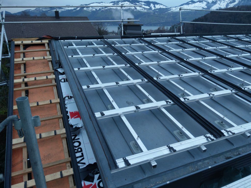 Oehrli Dach Fassade Solaranlage