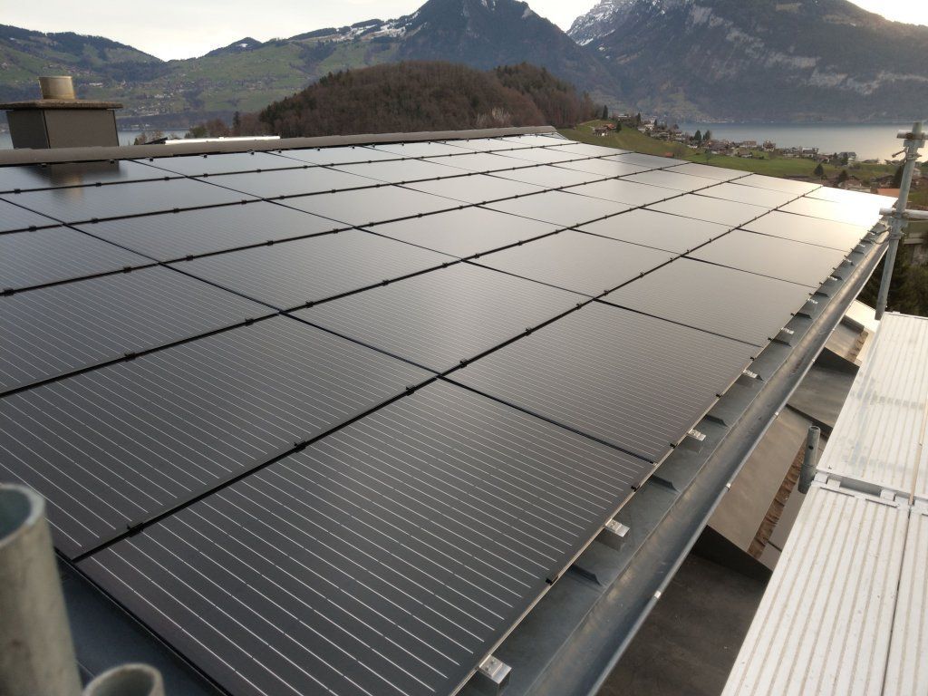 Oehrli Dach Fassade Solaranlage