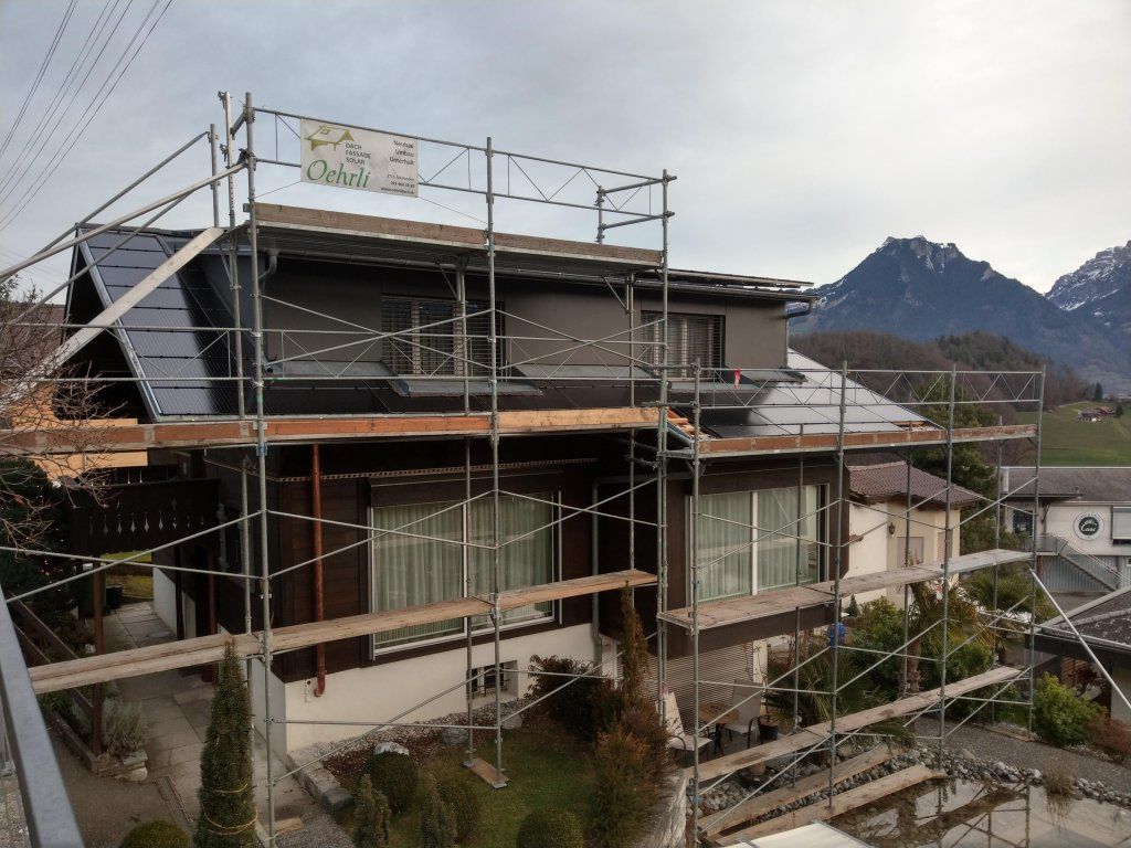 Oehrli Dach Fassade Solaranlage