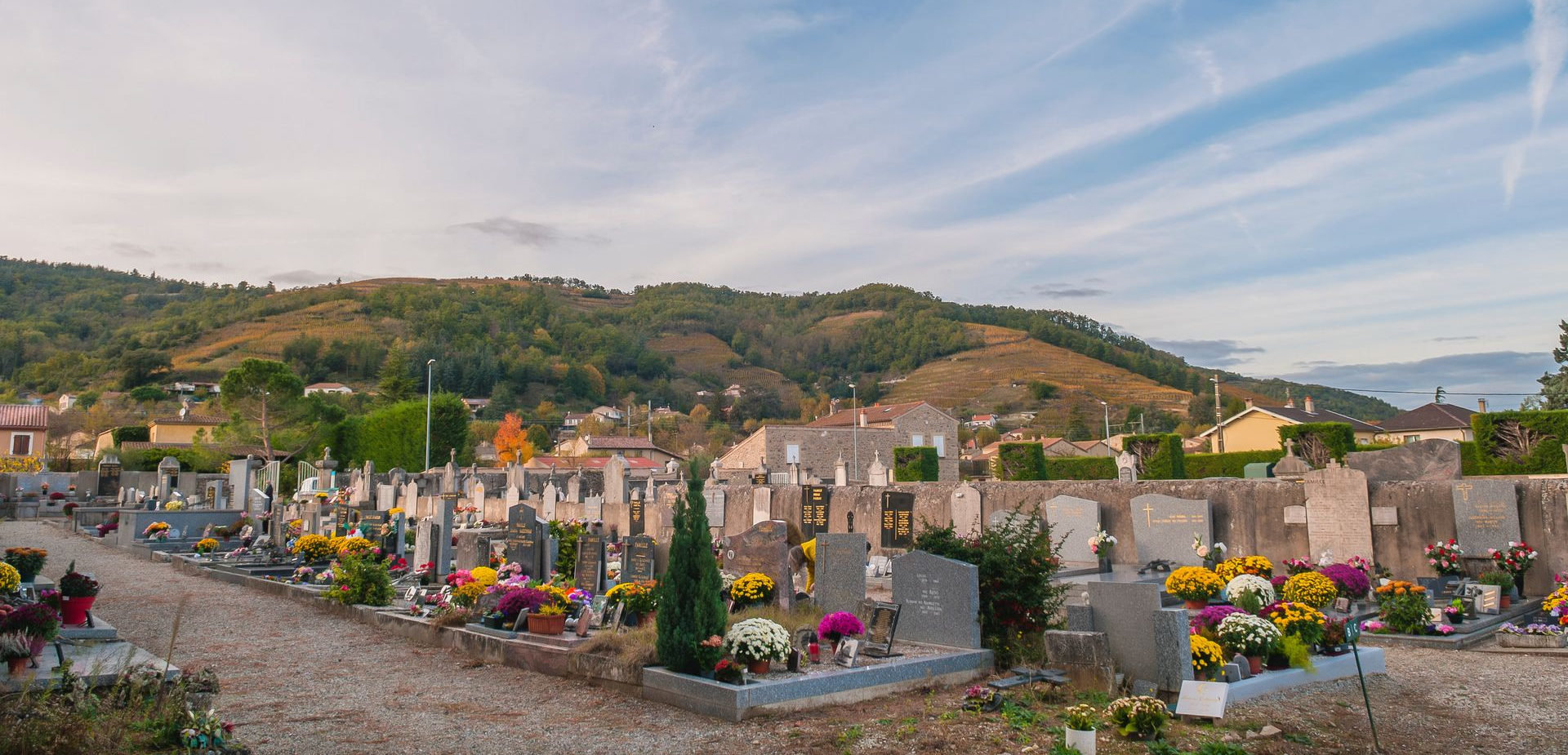 Cimetière dans un village