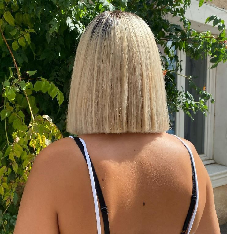 Cheveux châtains coupés au carré