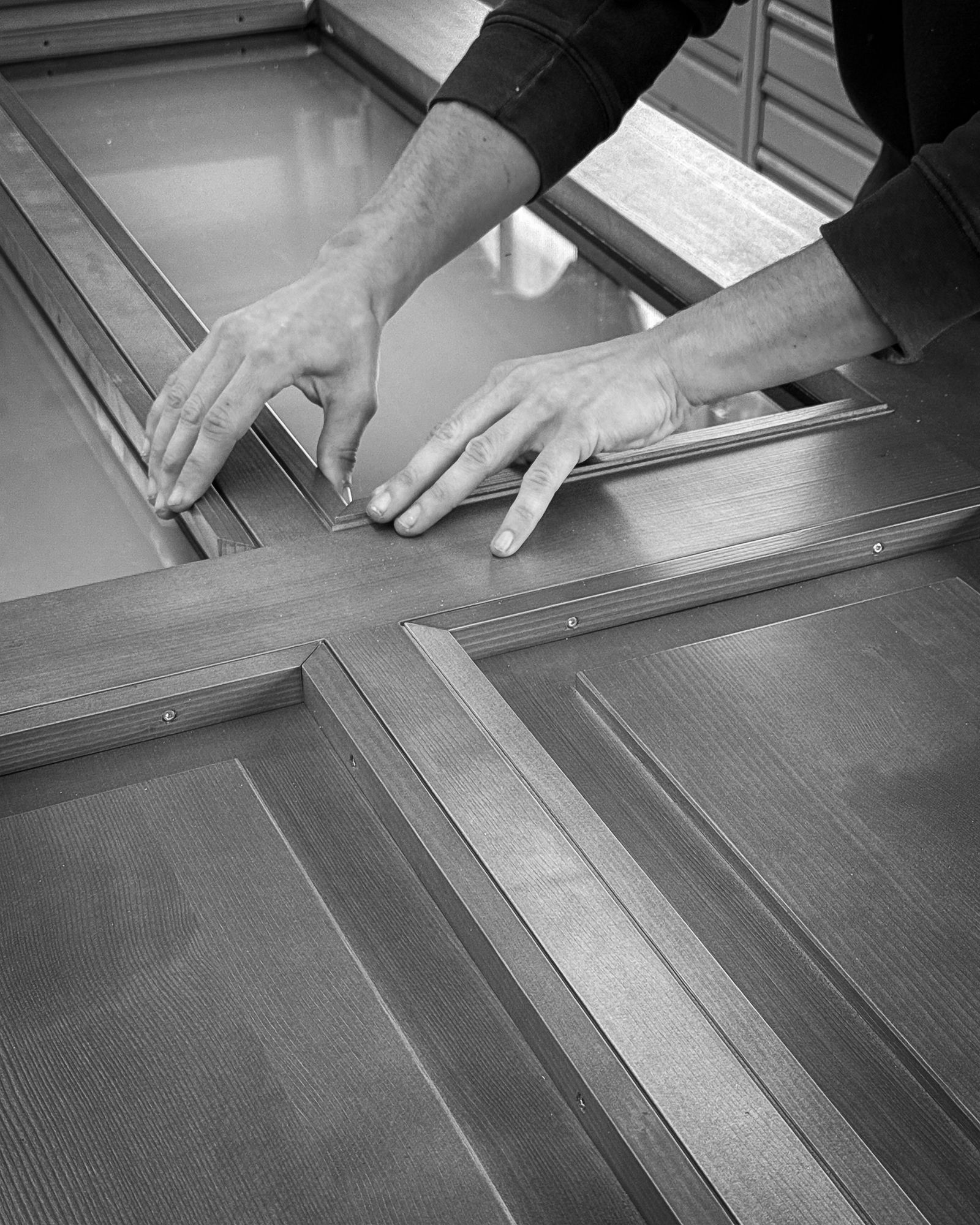 Präzise Handarbeit im Möbelbau von Schreinerei Tritschler für individuelle Schreinerlösungen