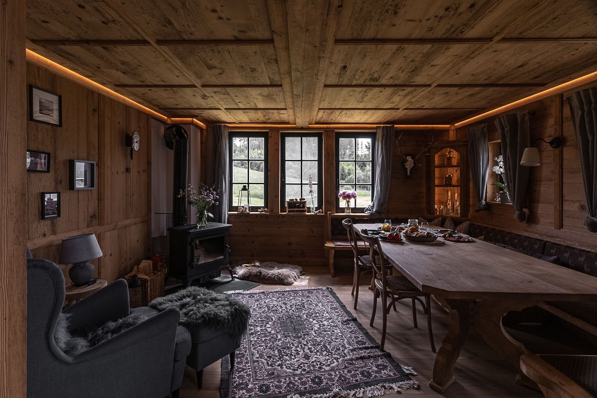 Individueller Innenausbau für Ferienwohnung von Schreinerei Tritschler mit Holz und Charakter