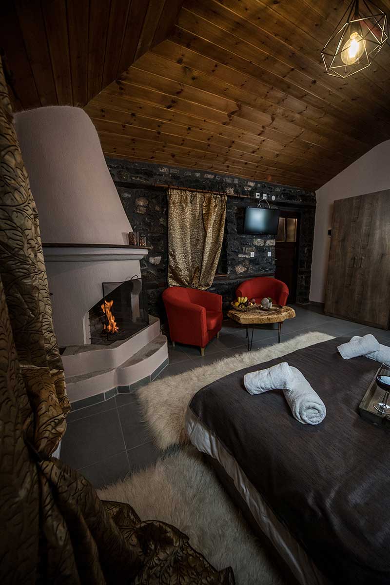 Δίκλινο Δωμάτιο με Τζάκι - Nefeli Hotel