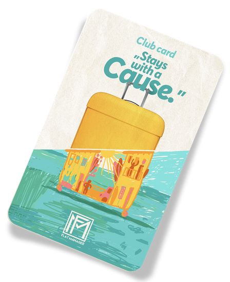 Клубна карта с жълт куфар, потопен във вода, с надпис „Престои с кауза“.