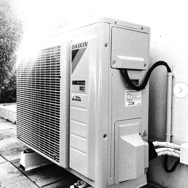 Installation et entretien d'une PAC pompe à chaleur de la marque Daikin en Vendée par l'entreprise FIEVRE Frères.