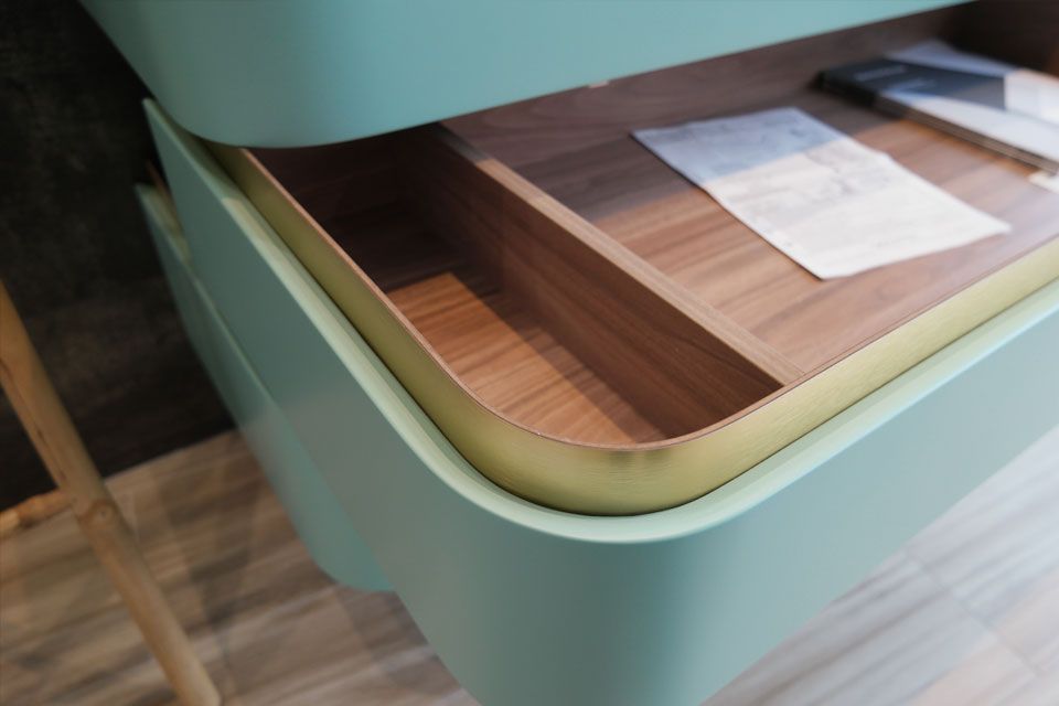 Meuble vasque de salle de bain avec tiroir en laiton