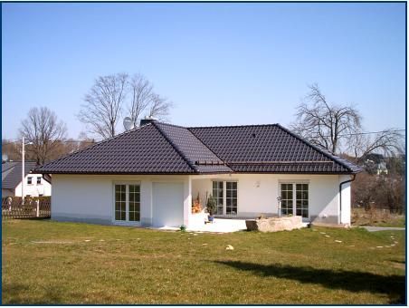 Sonntag Hoch- und Ausbau GmbH Weißes Einfamilienhaus