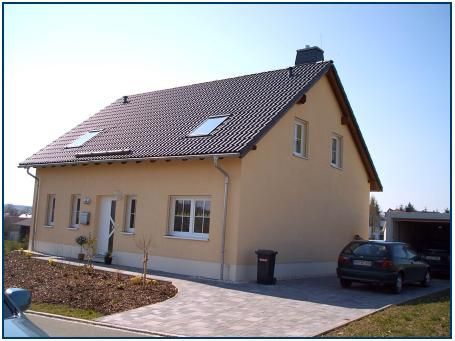 Sonntag Hoch- und Ausbau GmbH Gelbes Einfamilienhaus