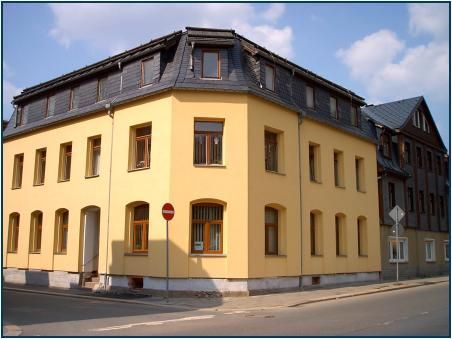 Sonntag Hoch- und Ausbau GmbH Gelbes Mehrfamilienhaus