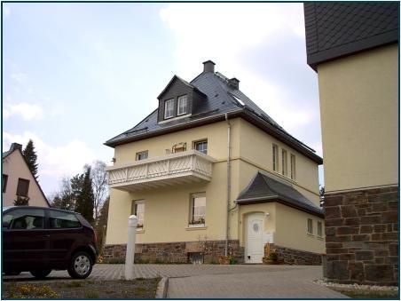 Sonntag Hoch- und Ausbau GmbH Gelbes Mehrfamilienhaus