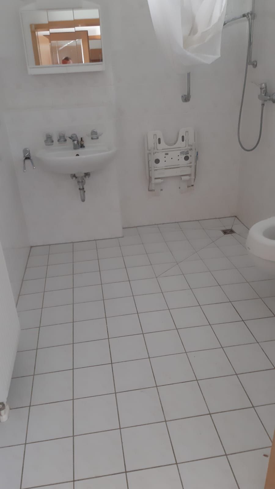 Sonntag Hoch- und Ausbau GmbH Leeres Badezimmer