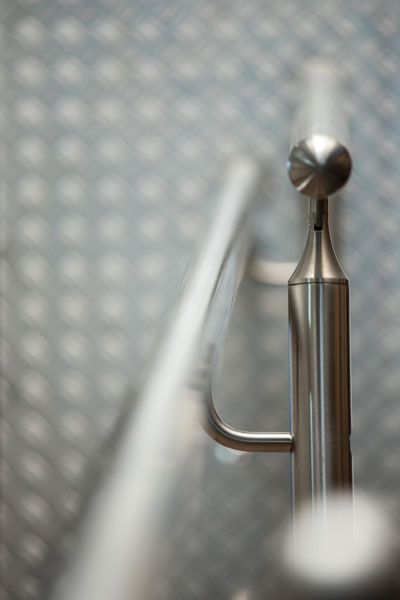 Detailaufnahme einer Rohrleitung – präzise Sanitärinstallation und Rohrsysteme für Heizung und Wasser