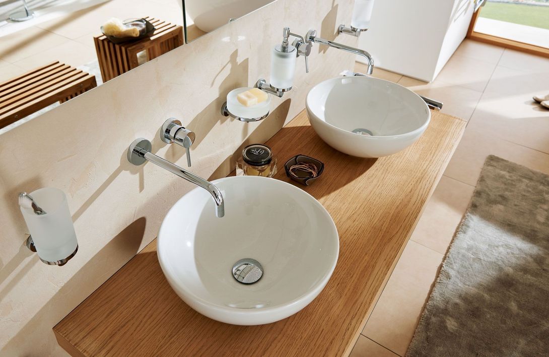 Modernes Badezimmer mit Doppelwaschbecken – stilvolle Sanitärinstallation vom Fachbetrieb