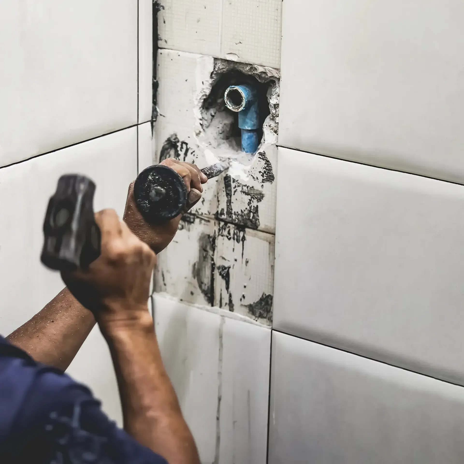 EnSanur Gestiones ofrecemos un servicio completo de fontaner&iacute;a profesional, orientado tanto a reparaciones urgentes como a trabajos programados en viviendas, locales comerciales y empresas. Nuestro enfoque se basa en la rapidez de actuaci&oacute;n, la correcta localizaci&oacute;n de la aver&iacute;a y la ejecuci&oacute;n de soluciones duraderas, siempre con garant&iacute;a.