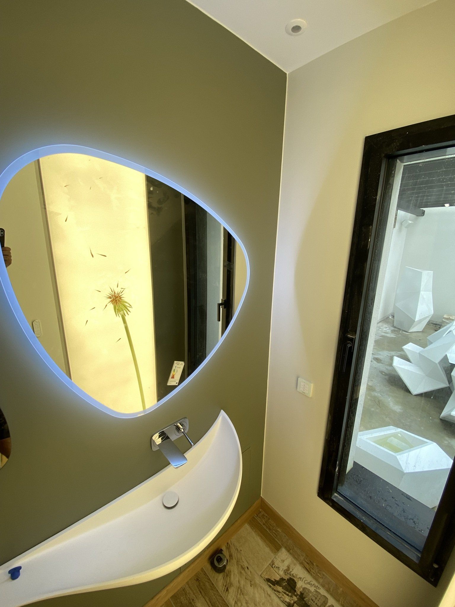 Vasque design et miroir design, original