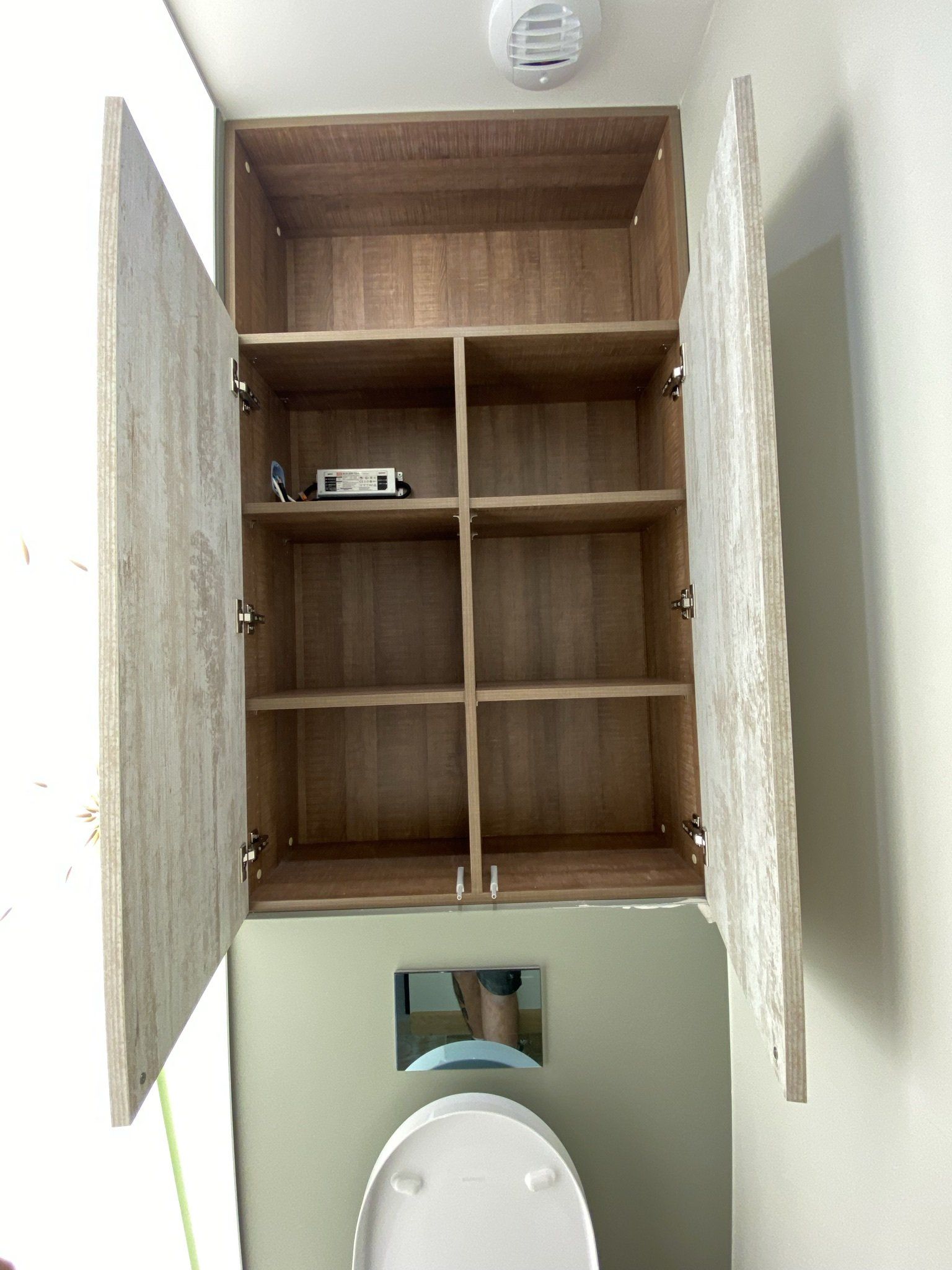 Photo d'un rangement dans une toilette