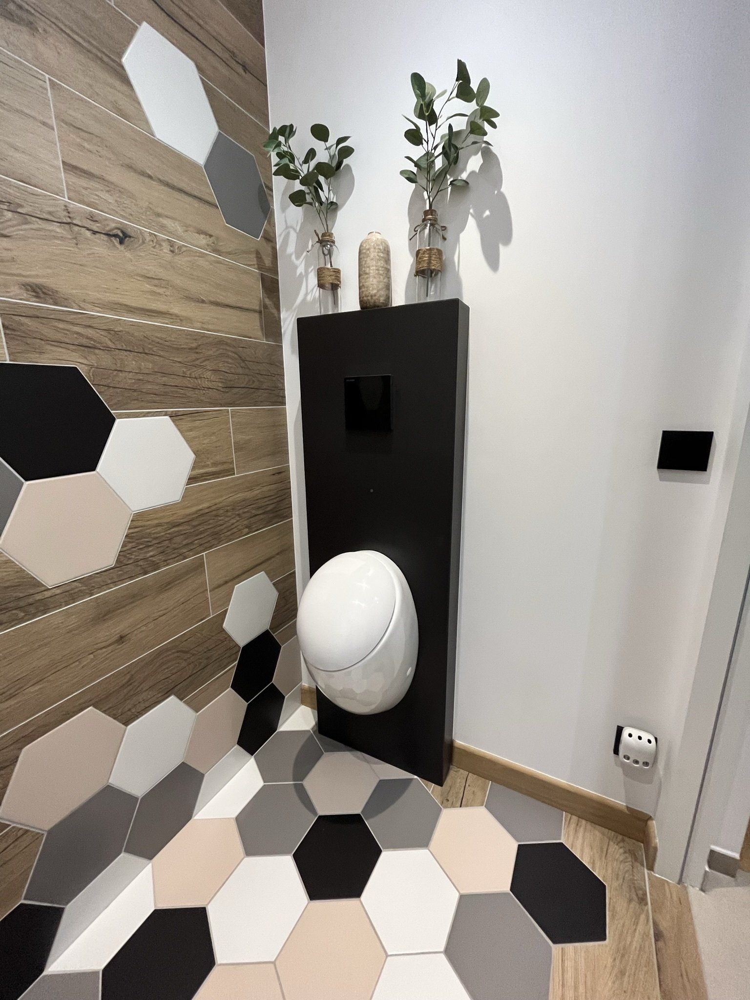 Salle de bain et toilette, urinoir en forme d'oeuf blanc