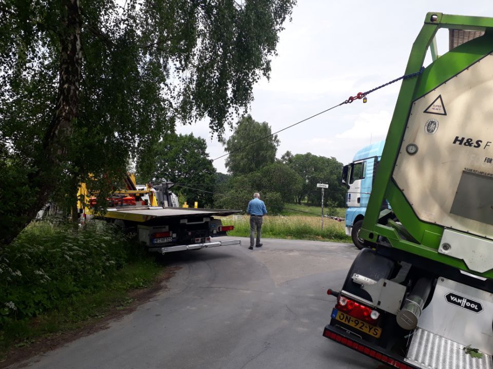 Abschleppen auf einer Landstraße