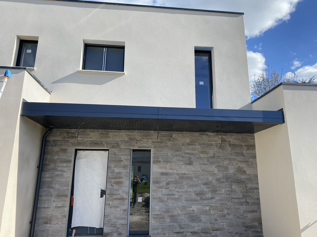 Bâtiment avec marquise.