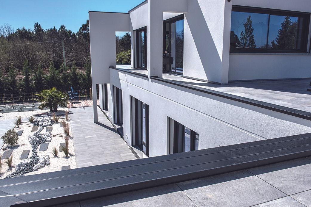 Couvertine en continu noire.