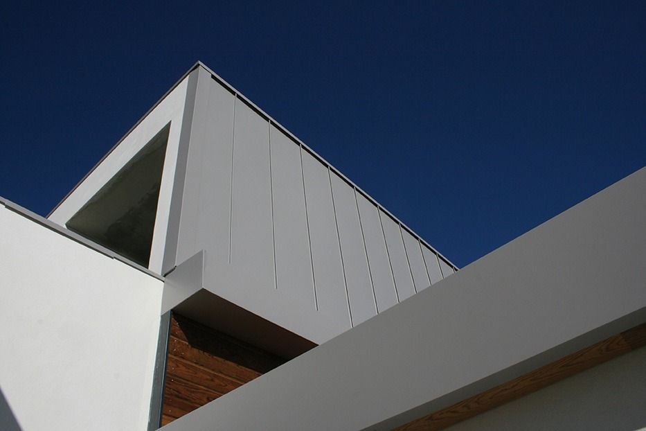 Habillage en aluminium gris.