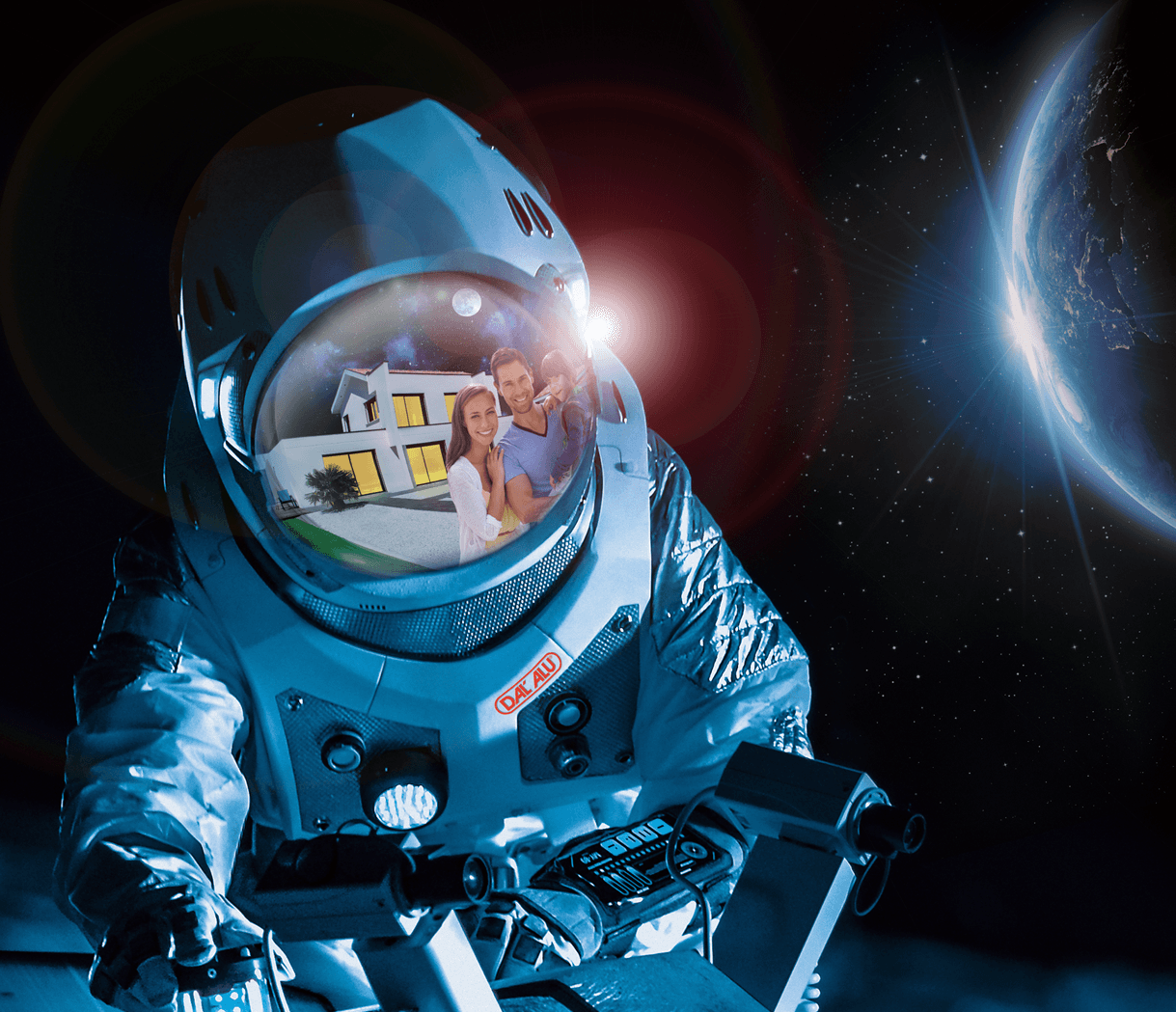Cosmonaute sur la Lune avec le reflet d'un couple devant une maison sur sa visière.